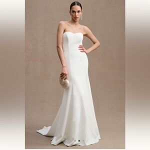 Elegant White Strapless Dress